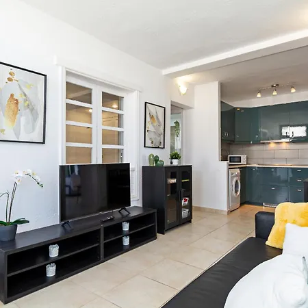Tuscan Seaviews - 2br Pool & Terrace Appartement *